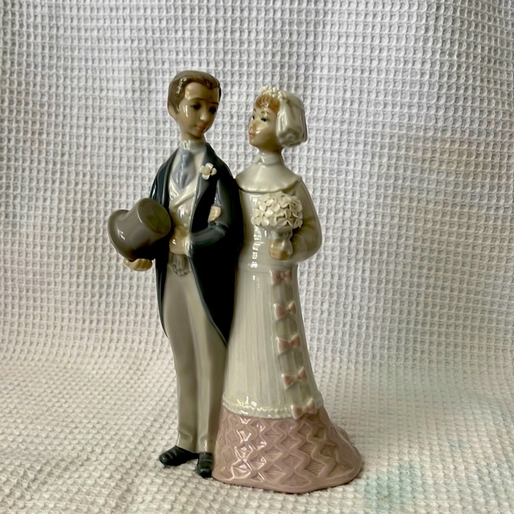 Lladro Bride and Groom signed figurine
